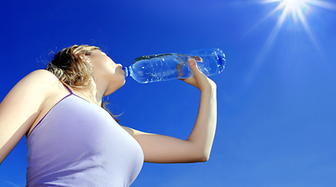 5 problemas causados pela falta de água no organismo