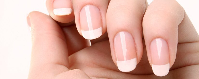 O truque do vinagre para deixar as unhas lindas