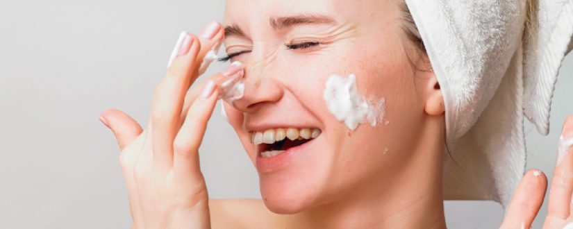 Como cuidar da pele: 5 dicas para a sua rotina skincare