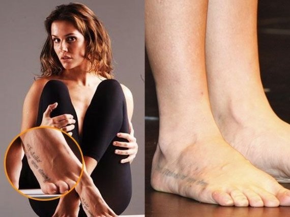 A atriz global Deborah Secco, assim que rompeu o namoro com Falcão, vocalista da banda O Rappa, apagou a tatuagem em seu pé que dizia "Falcão amor eterno, amor verdadeiro".